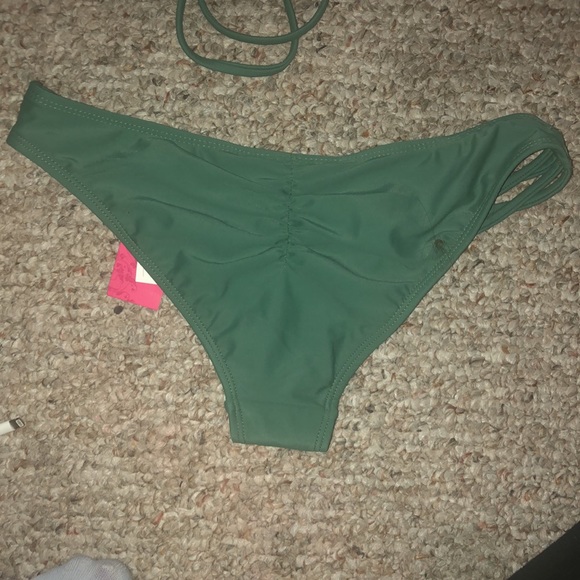 Green bathing suit - Picture 6 of 8